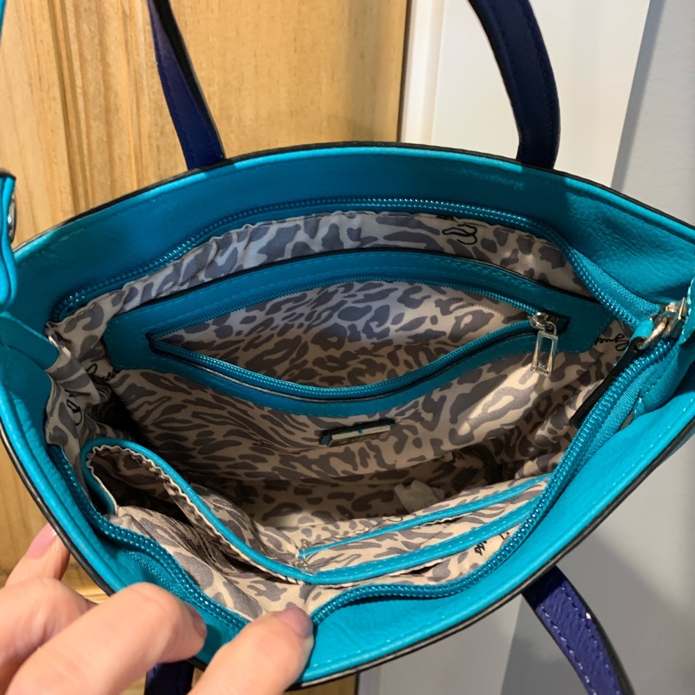 Guess Purse - Picture 3 of 4